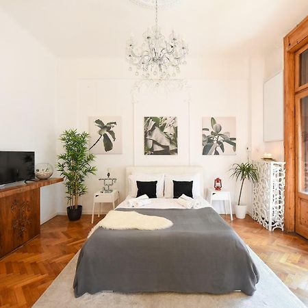 Love.Travel.Explore ♥️Apt W/ Balcony In Old Town Διαμέρισμα Βουκουρέστι Εξωτερικό φωτογραφία