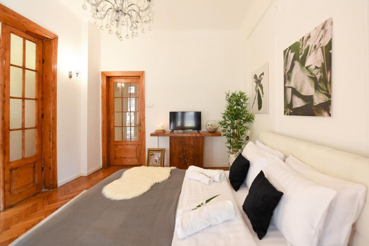 Love.Travel.Explore ♥️Apt W/ Balcony In Old Town Διαμέρισμα Βουκουρέστι Εξωτερικό φωτογραφία