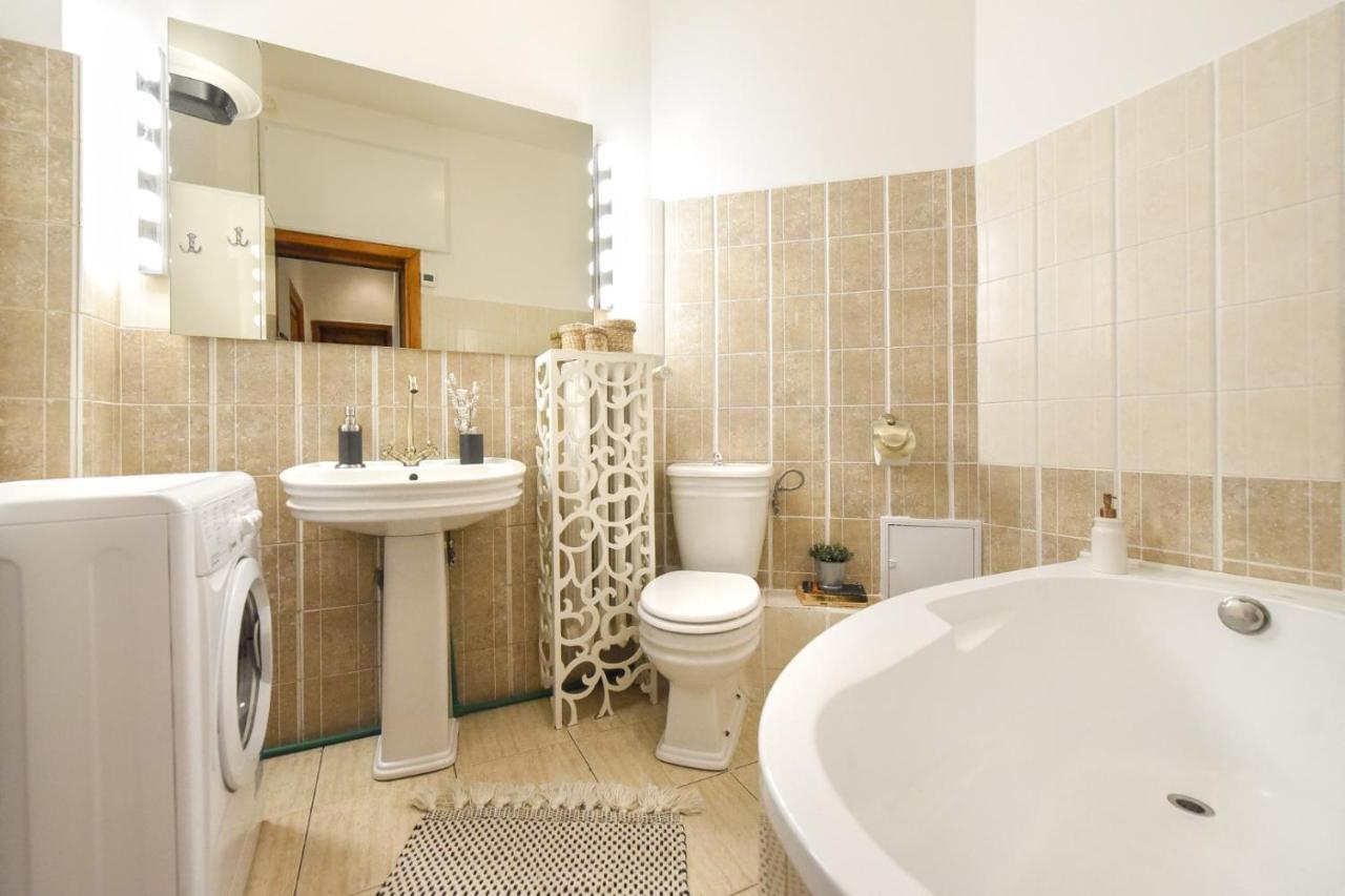 Love.Travel.Explore ♥️Apt W/ Balcony In Old Town Διαμέρισμα Βουκουρέστι Εξωτερικό φωτογραφία