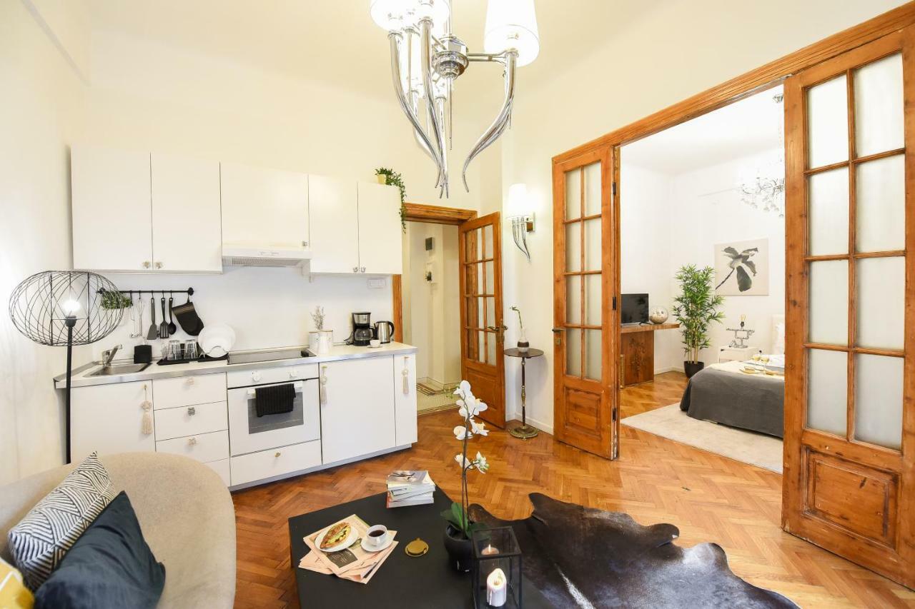 Love.Travel.Explore ♥️Apt W/ Balcony In Old Town Διαμέρισμα Βουκουρέστι Εξωτερικό φωτογραφία